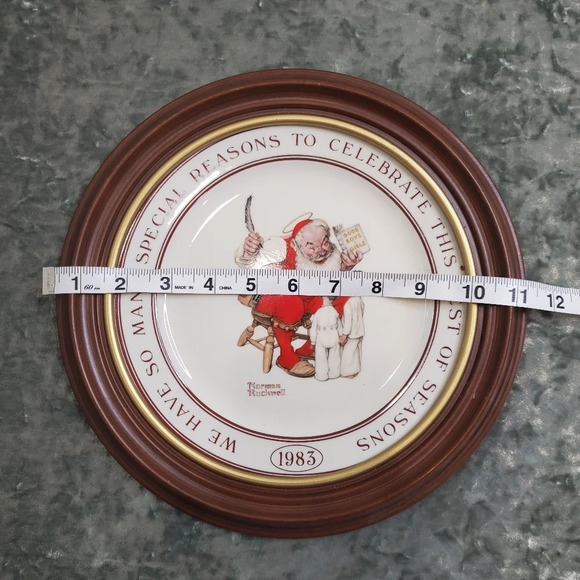Norman Rockwell 1983 Santa Collectors Plate - Picture 2 of 4